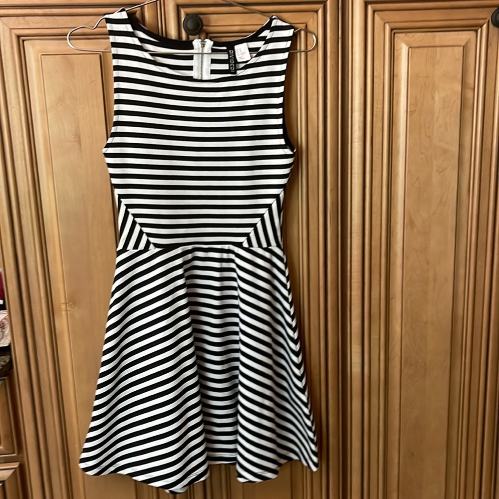 DIIVDED by H&M ladies XS black-and-white striped dress perfect used condition